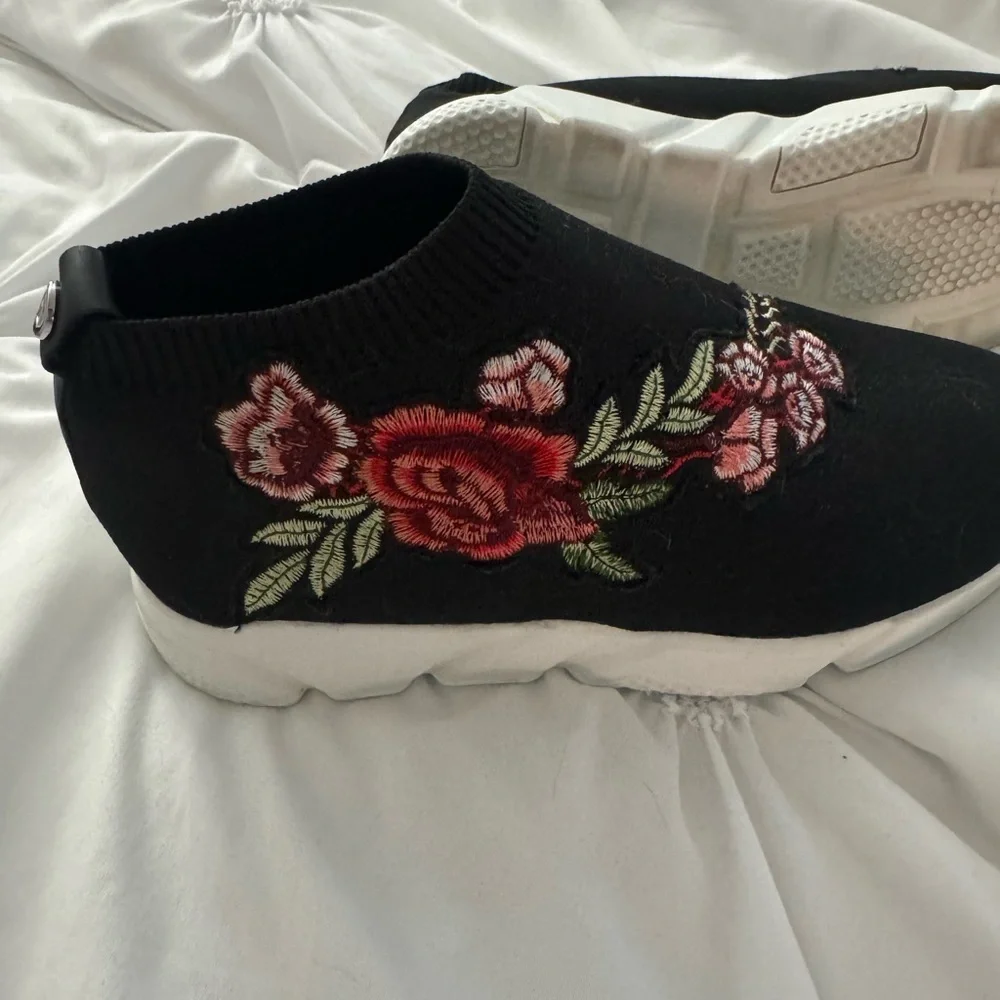 Floral Embroidered Black Slip-On Sneakers - Picture 2 of 6